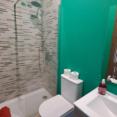 ゲストハウス Habitacion H-2 2º Dcha Vistas 3*